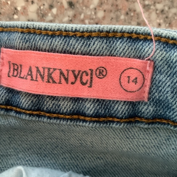 Blank NYC jean shorts w/crocheted accents. Front/back pockets. Zipper size 14 - Picture 7 of 12